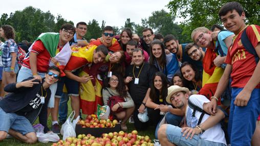 Jóvenes en el Campo de Misericordia, en Poznan