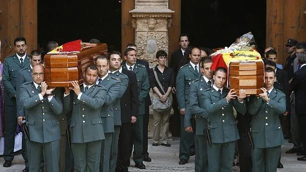 Funeral de los dos agentes asesinados