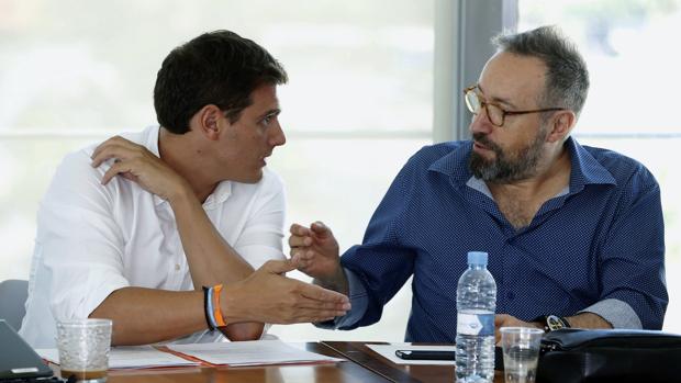 Rivera vuelve a plantear a Rajoy y Sánchez un «pacto por España» ante el desafío independentista en Cataluña