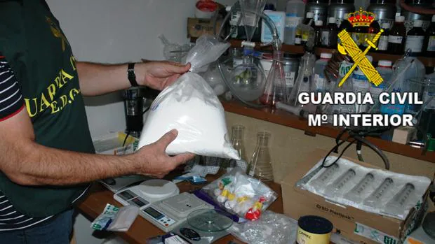 La Guardia Civil ha difundido imágenes del alijo encontrado en el laboratorio