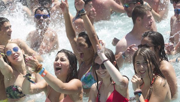 Imagen de la piscina gigante del Arenal Sound en Burriana