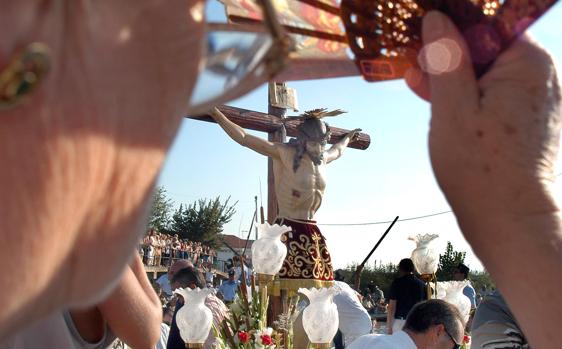 Imagen de archivo del Cristo de la Salud durante la romería celebrada en la Albufera