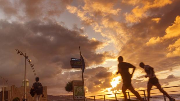 Atletismo en Las Canteras, una de las mejores playas de Canarias