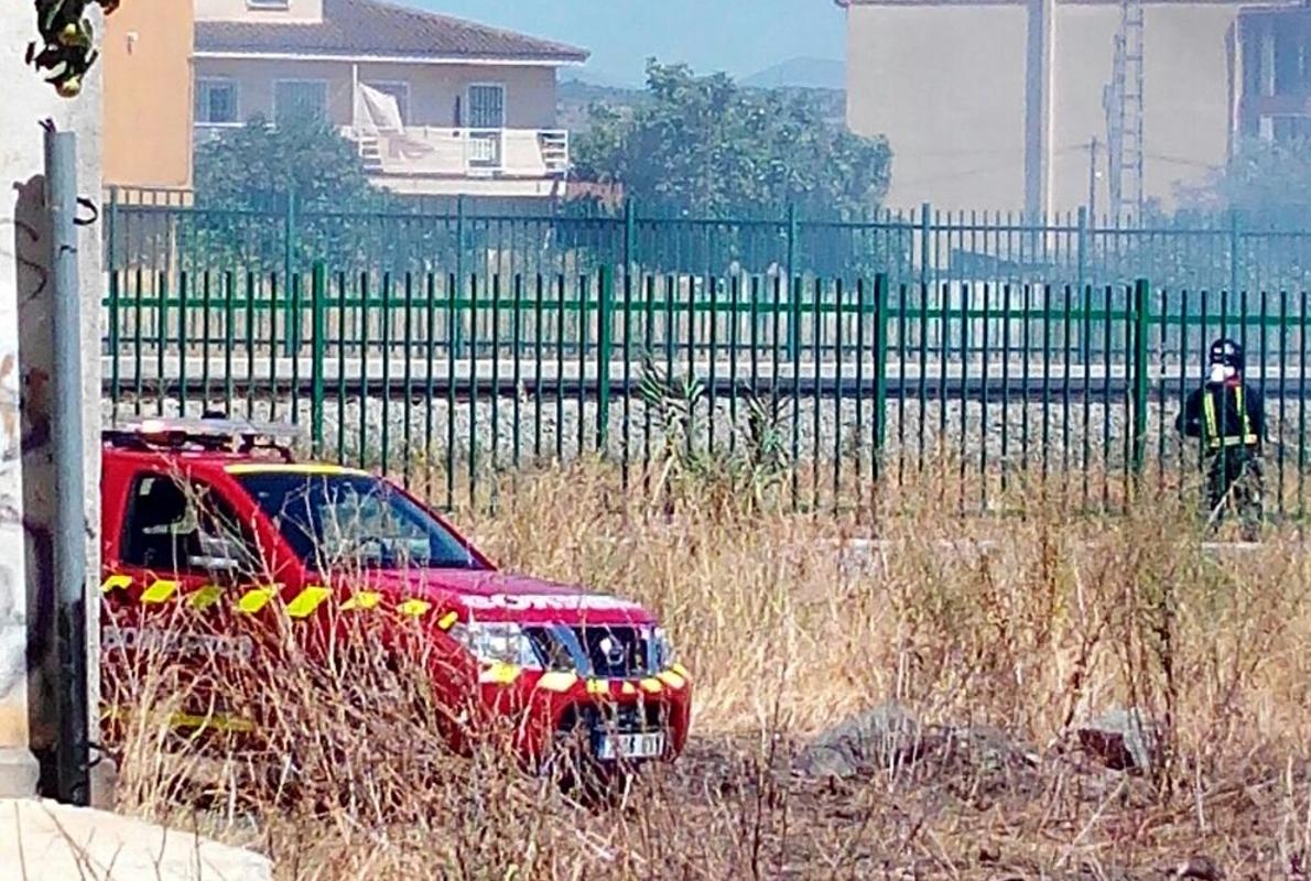 Bombero sofocando el último incendio en Talavera