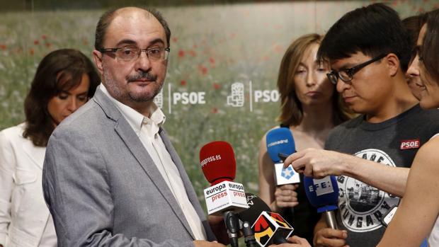 Lambán apoya la propuesta de Zapatero de abrir «un debate interno» en el seno del PSOE