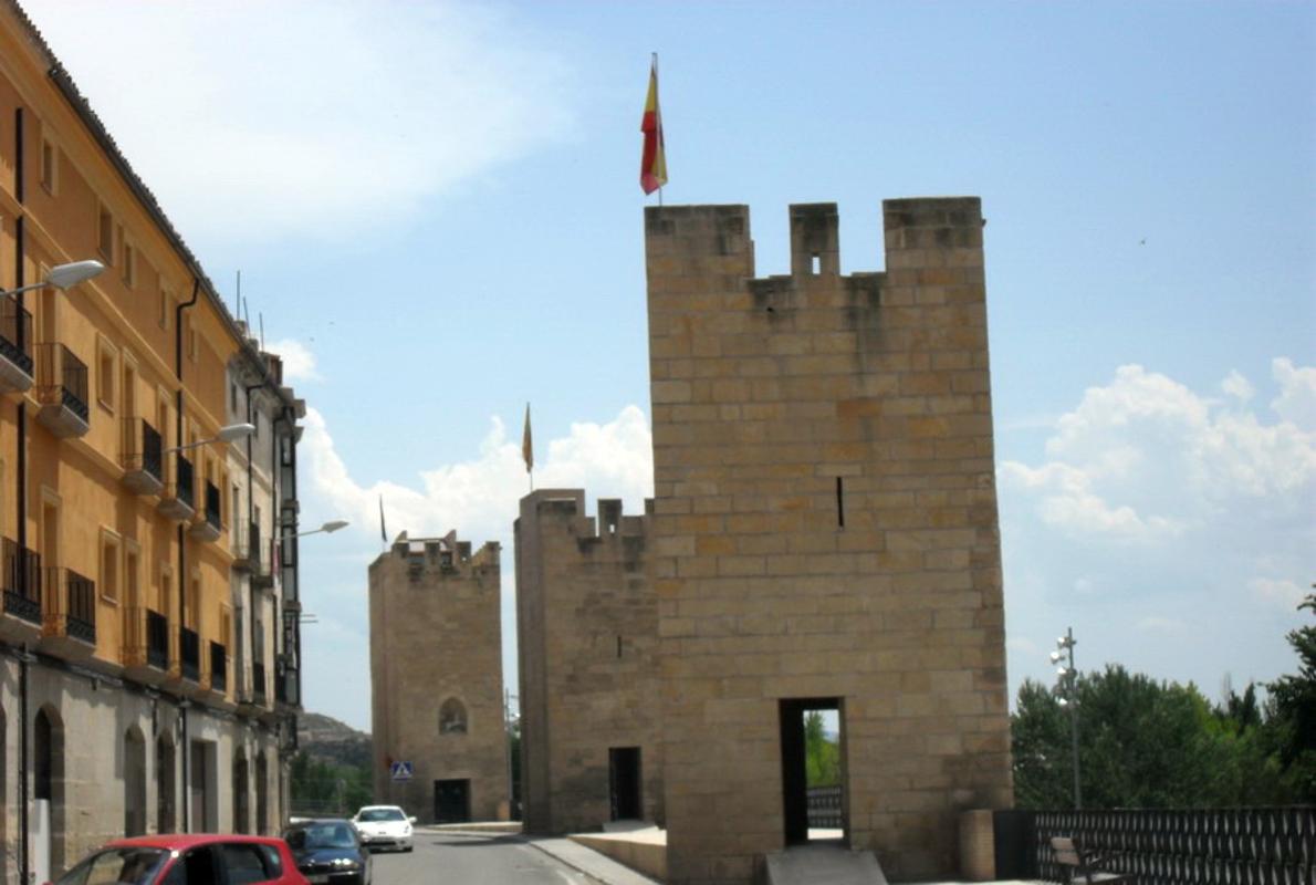 Torreones del antiguo recinto fortificado de esta localidad turolense