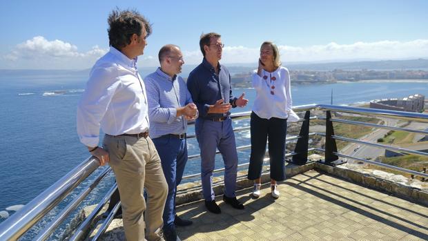 Diego Calvo, Miguel Tellado, Alberto Núñez Feijóo y Rosa Gallego, ayer en La Coruña