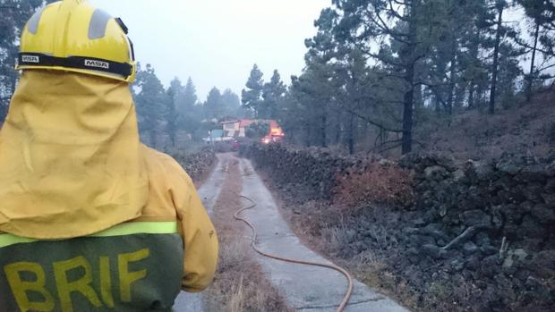 Tras cinco días, los equipos siguen luchando contra el fuego