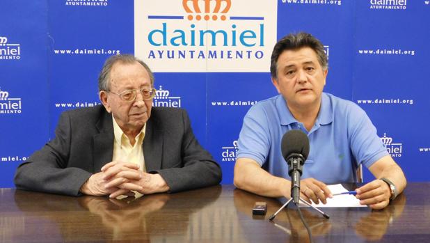 Jesualdo Sánchez y Leopoldo Sierra este lunes durante el anuncio