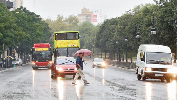 Imagen tomada esta mañana durante la tormenta en Valencia