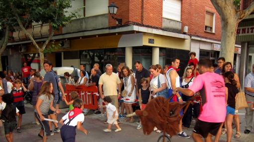 Toros en carretilla durante los encierros de ayer