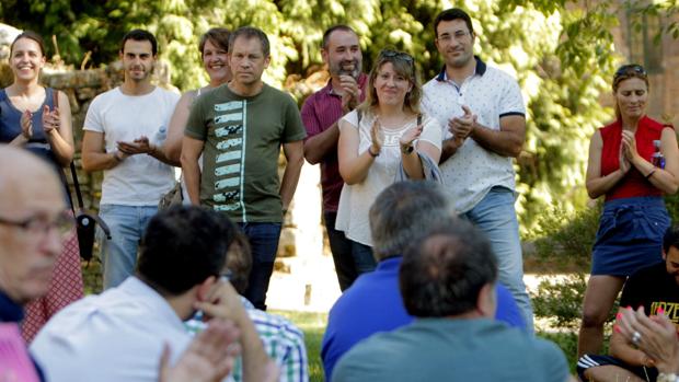 Carmen Santos, secretaria xeral de Podemos en Galicia, mantuvo una reunión con algunos afiliados