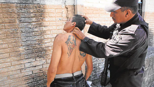 Un miembro de la Salvatrucha 13 es detenido en El Salvador, país donde surgieron las maras