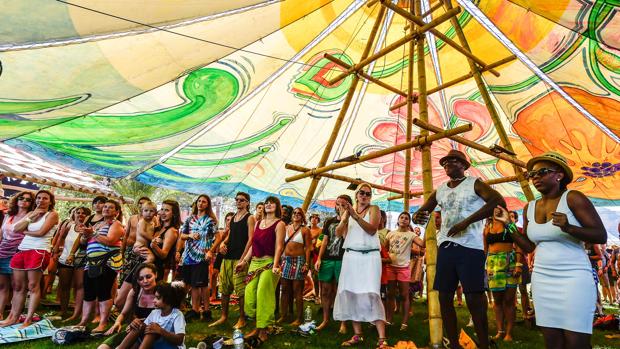 Imagen de gente bailando durante la actual edición del Rototom