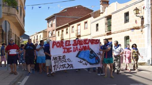 Los manifestantes en su recorrido hasta la plaza de Aldeanueva