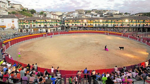 Vista de la emblemática Plaza Mayor de Chinchón