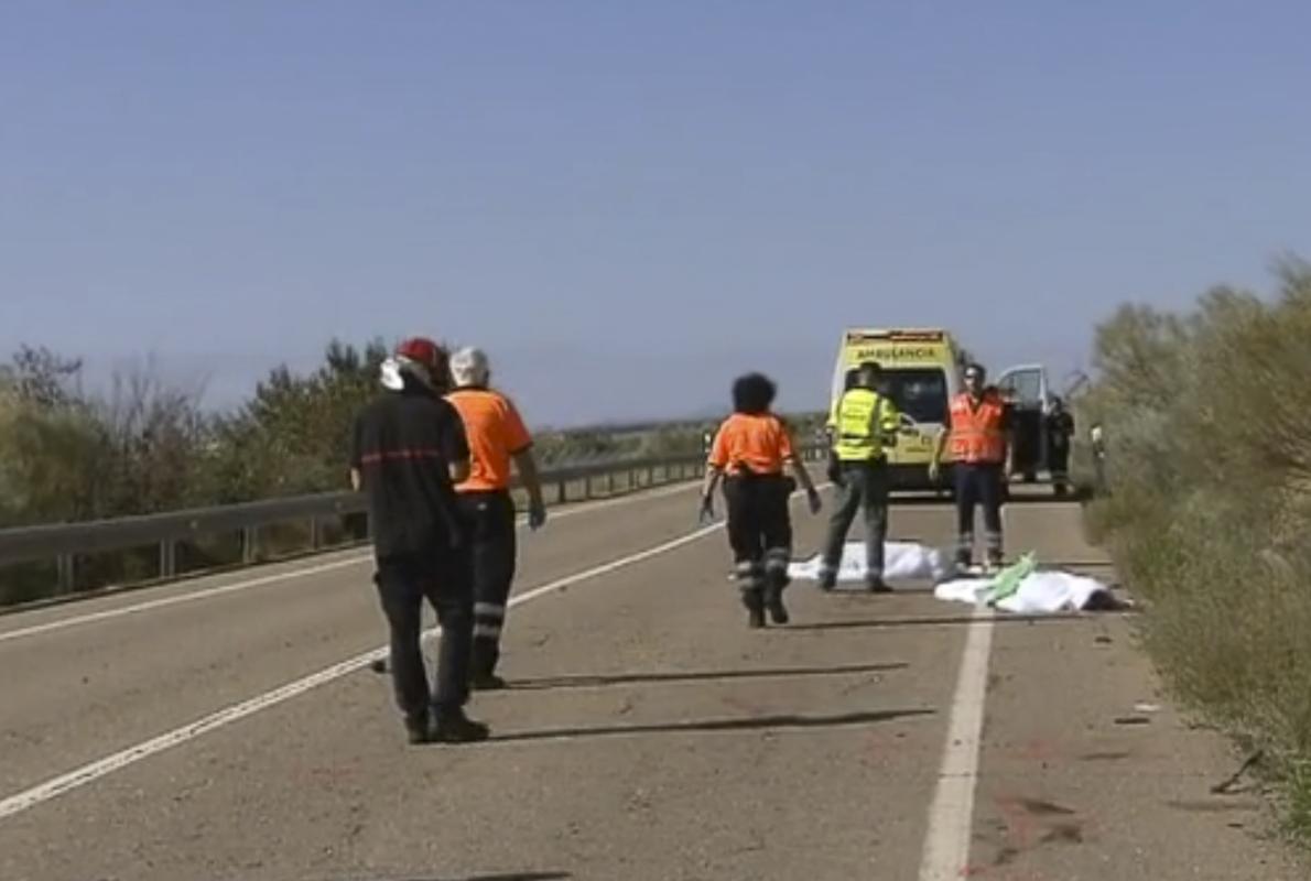 Los cadáveres de los dos ciclistas quedaron tendidos sobre el asfalto