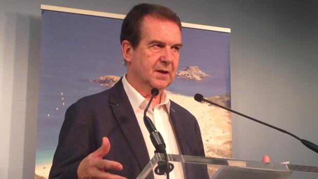 Caballero, decepcionado con un PSOE que ejerce la «vieja política de despachos»