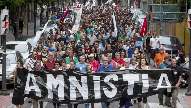 Una manifestación en 2015 a favor de la amnistía de los presos de ETA celebrada en Bilbao