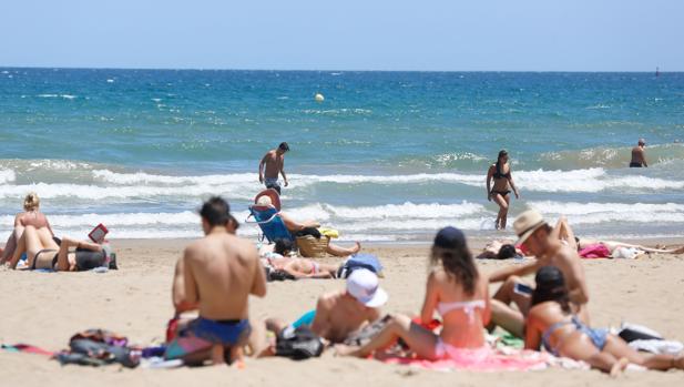 Imagen de archivo de la playa de la Malvarrosa en Valencia