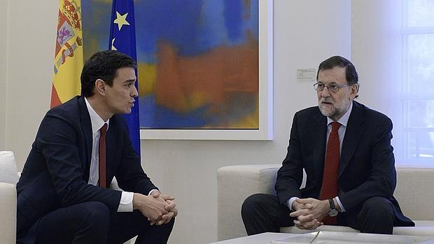 Rajoy y Sánchez se reúnen este lunes en el Congreso