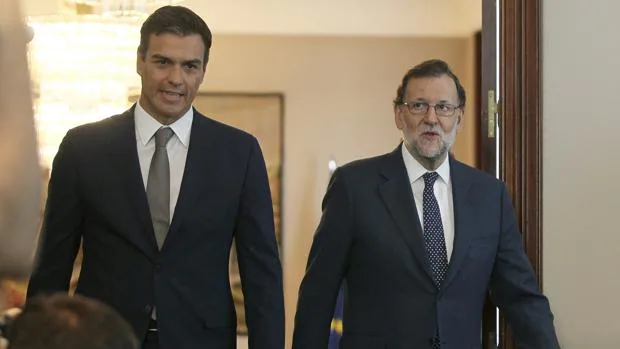 Pedro Sánchez y MAriano Rajoy llegan a la reunión de este lunes en el Congreso de los Diputados