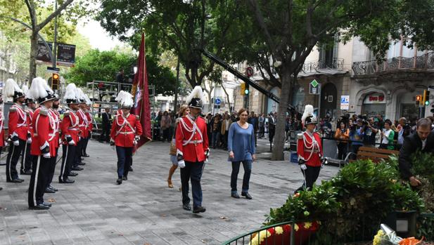 La alcaldesa, durante una ofrena floral en la pasada Diada