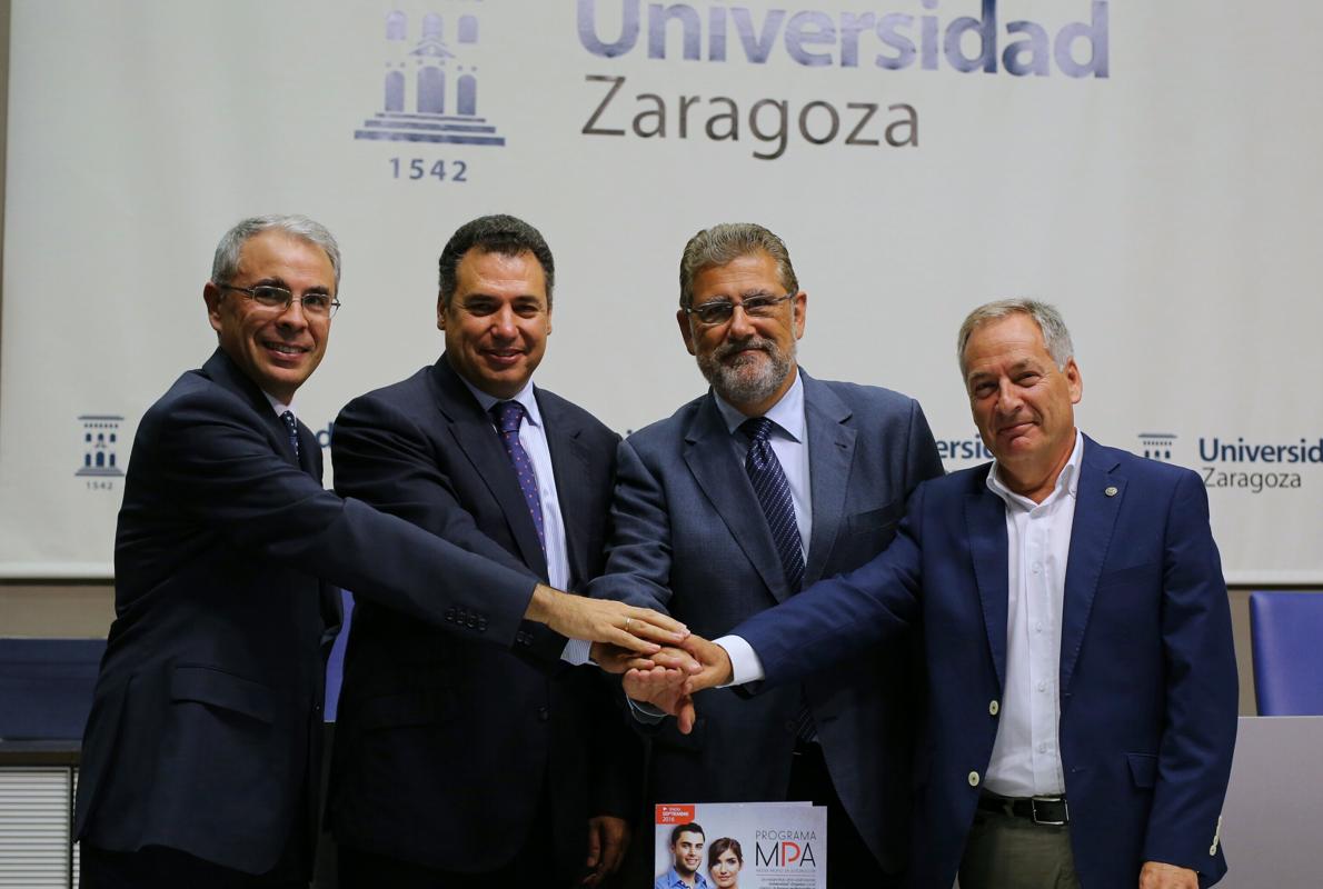 Responsables de la Universidad de Zaragoza y del Cluster aragonés de Automoción, durante la presentación del nuevo máster