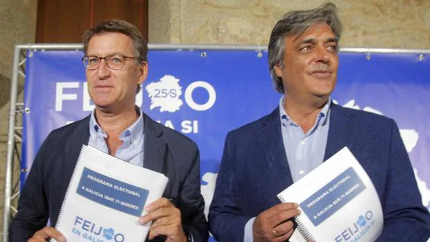 Feijóo presenta el programa electoral del PPdeG para el 25-S junto al coordinador del proyecto, Pedro Puy