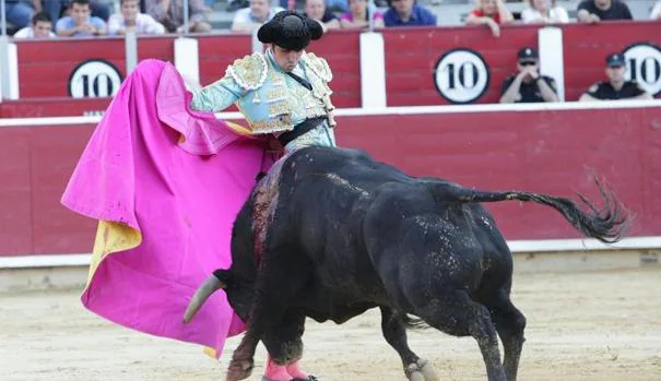 En la última corrida de Asprona, celebrada en junio, Miguel Ángel Perera mató seis toros en solitario