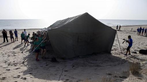 Campamento montado para custodiar el nido de estos animales