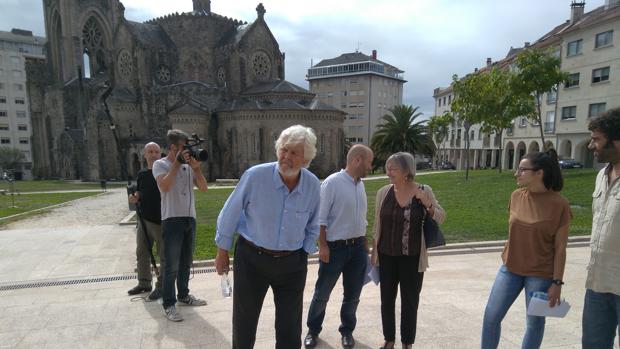 Beiras y Villares antes de iniciar el mitin de En Marea en O Carballiño (Orense)