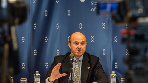 Guindos comparecerá este martes a las 17.00 en la Comisión de Economía