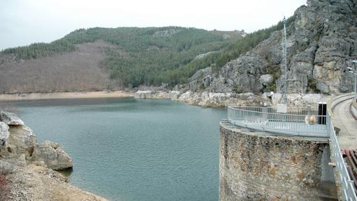 Presa del Embalse de Camporredondo