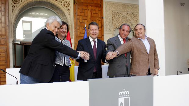 Pedrosa, Gil, Nicolás, Franco y García-Page, tras la firma