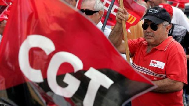Sindicalistas de la CGT durante una protesta en Valencia