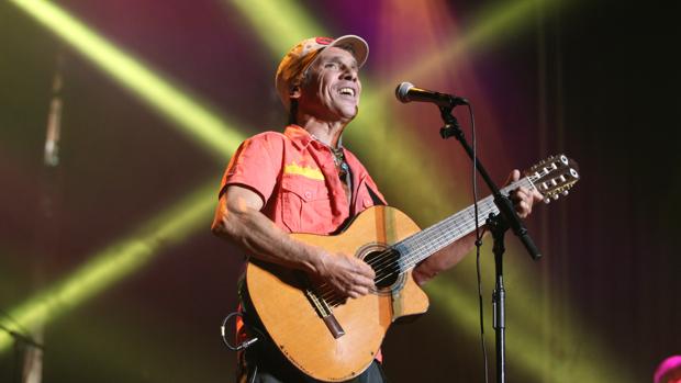 Manu Chao, durante una actuacion en Madrid