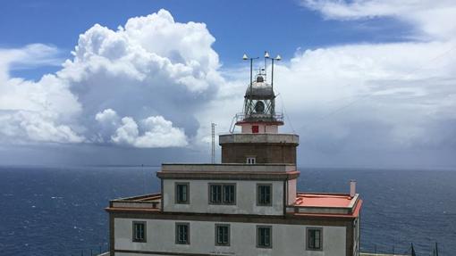 Imagen del faro de Finisterre, situado junto al hotel