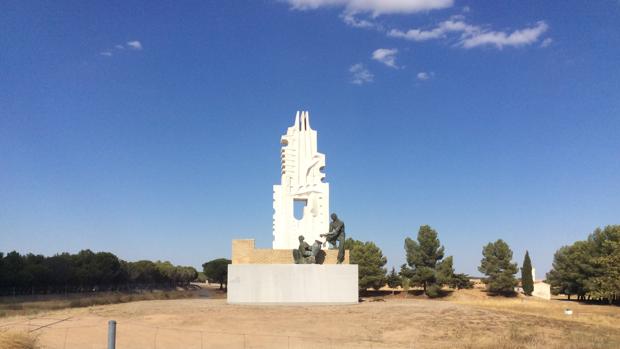 La CHT restaura el monumento al trasvase y crea una zona de recreo