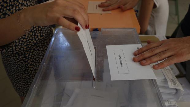 ¿Cómo pueden afectar a las elecciones gallegas y vascas el voto en blanco, el voto nulo y la abstención?