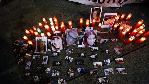Homenaje frente al Ayuntamiento de Madrid en recuerdo de las chicas muertas en Madrid Arena
