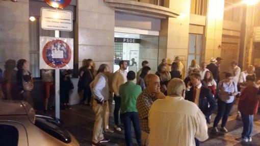 Concentración de militantes y simpatizantes frente a Blanquerías