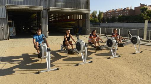 Dada la falta de agua, los alumnos solo puede realizar ejercicios físicos fuera del río