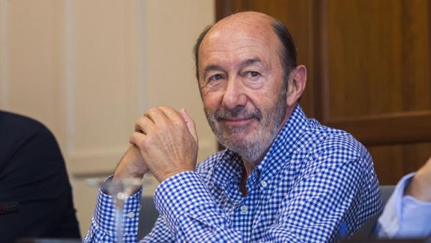 Rubalcaba: «Primero hay que dar un gobierno a España y después hablar del PSOE»