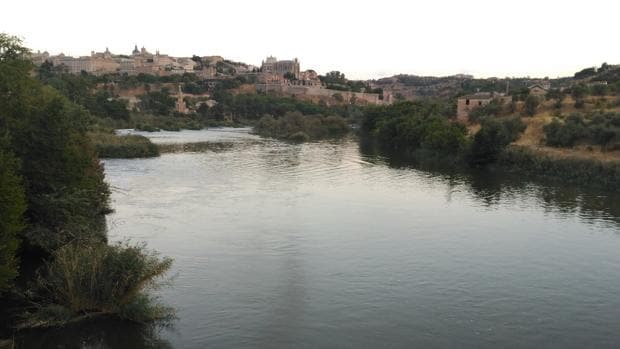 Imagen del río Tajo a su paso por la ciudad de Toledo