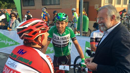 Jaime Ramos con el ciclista talaverano David Arroyo