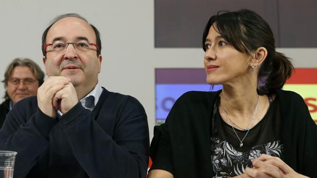 Núria Parlon, junto al primer secretario del PSC, Miquel Iceta