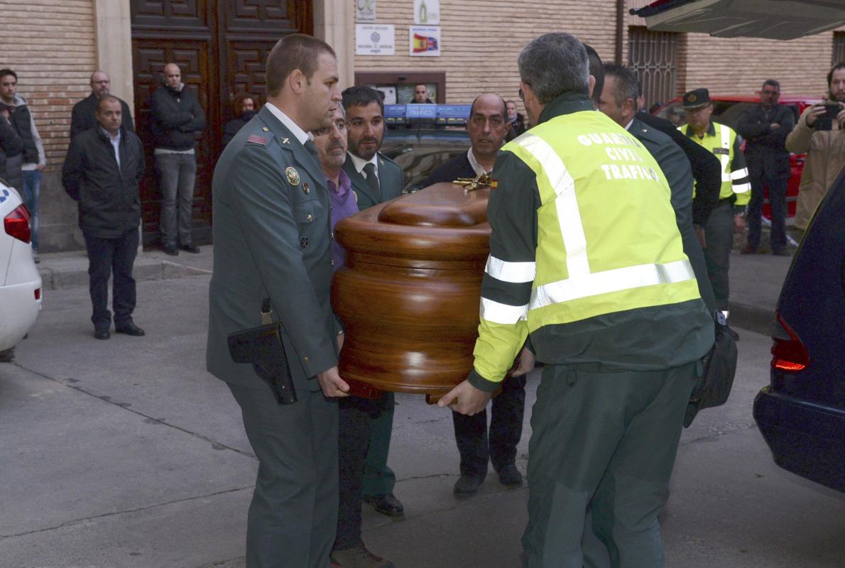 Imagen del funeral por el agente fallecido, José Antonio Pérez, de 54 años