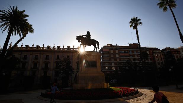 Imagen de la estatua de Jaume I en el Parterre tomada este viernes