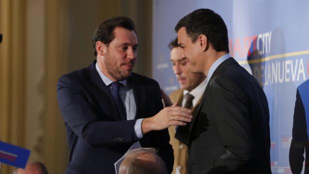 Puente saluda a Pedro Sánchez en una imagen de archivo